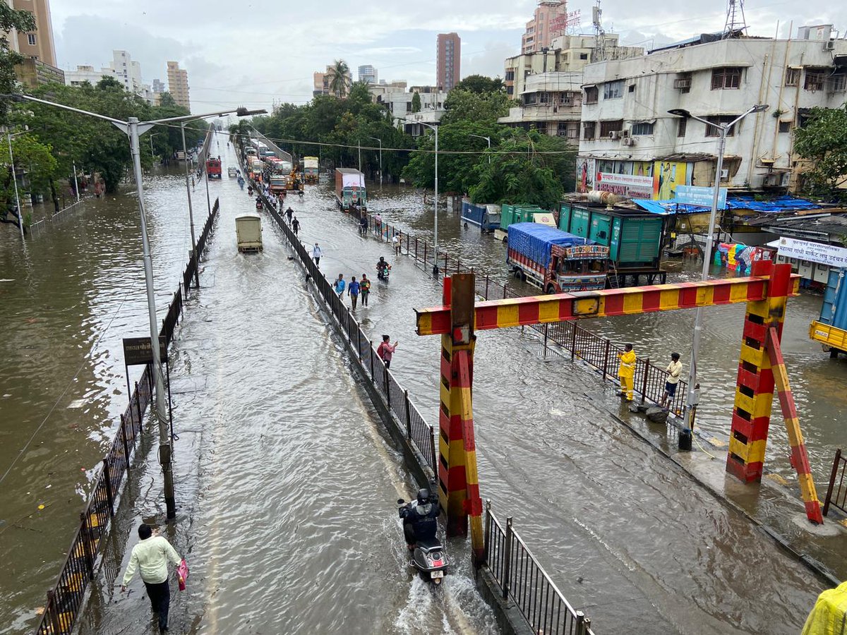 HTMumbai's tweet photo. #MumbaiRainUpdate | BMC has asked Mumbai residents to boil water before drinking after flooding of the water purification complex at Bhandup due to heavy rains affected pumping and filtration equipment, says official

Track updates here: https://t.co/wfPYRluRqE https://t.co/Tg2Lpjq5YS