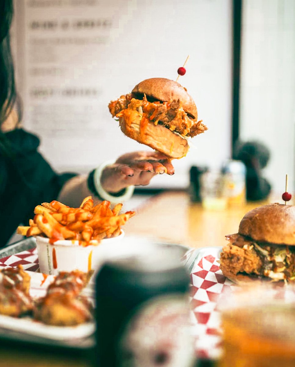 A little messy, a whole lot of cheesy. Exactly what a Sunday fried chicken feast should be! 🍔🍗🧀 | 📷 IG: freshmikeeats #BurgerPorn #BurgerLove