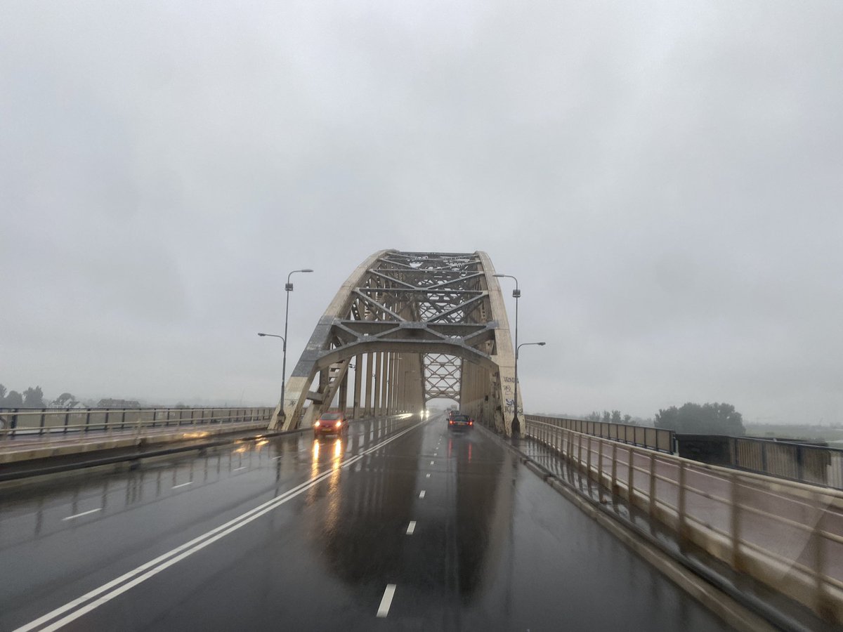 koeriernijmegen's tweet photo. #mijnweekin4fotos een week met veel narigheid #RIPPeterRdeVries en altijd #bouwputjes en #watersnood in #Kerkrade en #rotzooi in Nijmegen en een roestende #Waalbrug gespiegeld in het #Asfalt #koerier ook nog naar #Assen #Emmen #Amsterdam #Oosterhout #Utrecht https://t.co/geoRdTh315