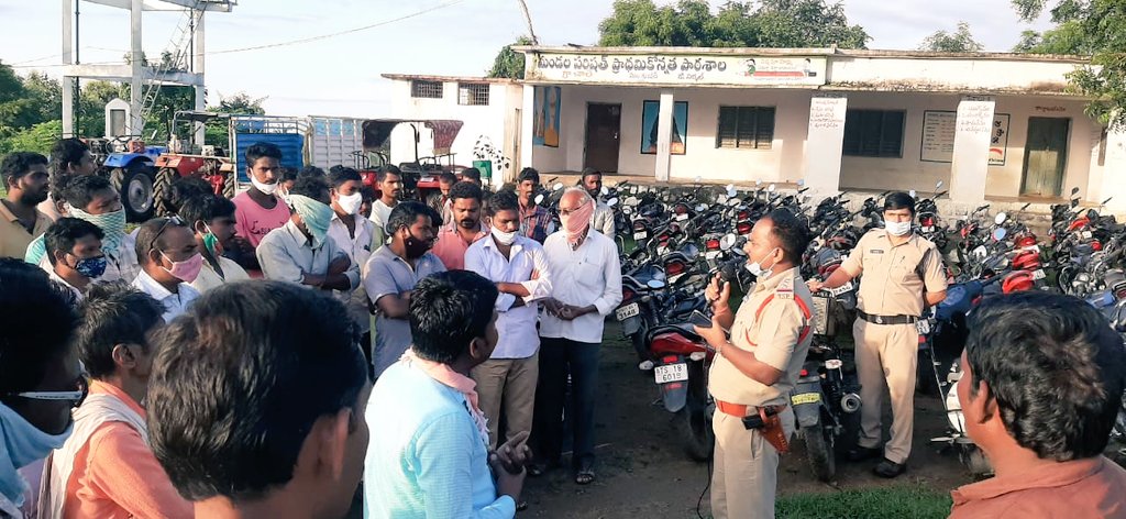 AspBhainsa's tweet photo. #CardonAndSearchOperation (CASO) was done in Chhata village, #Kubeer #Bhainsa. In which 97 vehicles were seized. 120 police personnel participated in #CASO.
#YourSafetyOurConcern
#LetsMakeBhainsaSafe
@sp_nirmal
@BhainsaRural https://t.co/JfA4lDs2Gu