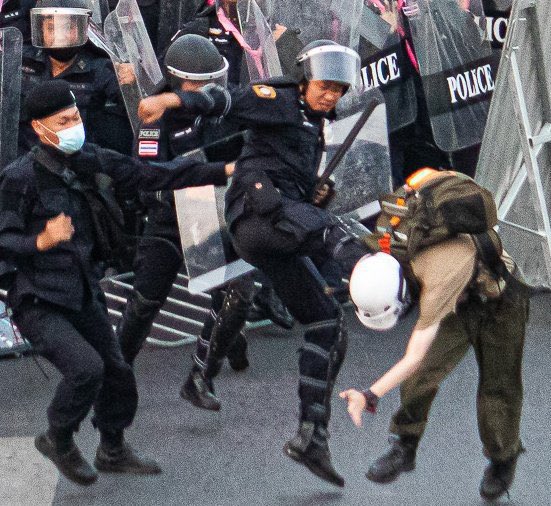 Do these depraved acts still dare to call themselves the military police who protect the people, do whatever it takes to protect the bad people but not protect the people who are most deserving of protection?

 #ม็อบ18กรกฎา