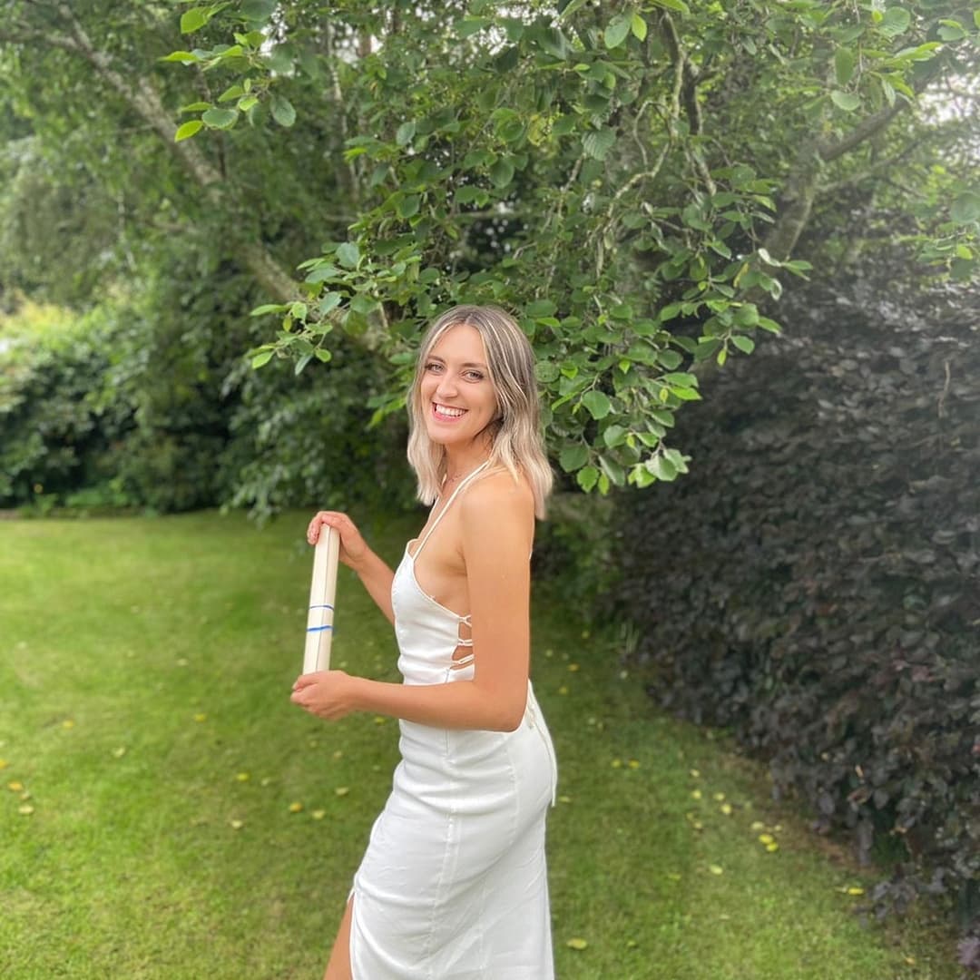 CaitlinV_physio's tweet photo. Graduated in my garden and ready to be a fully qualified Physiotherapist 😊 @Physio_RGU thanks for everything ❤️ https://t.co/FSE7zYapKD