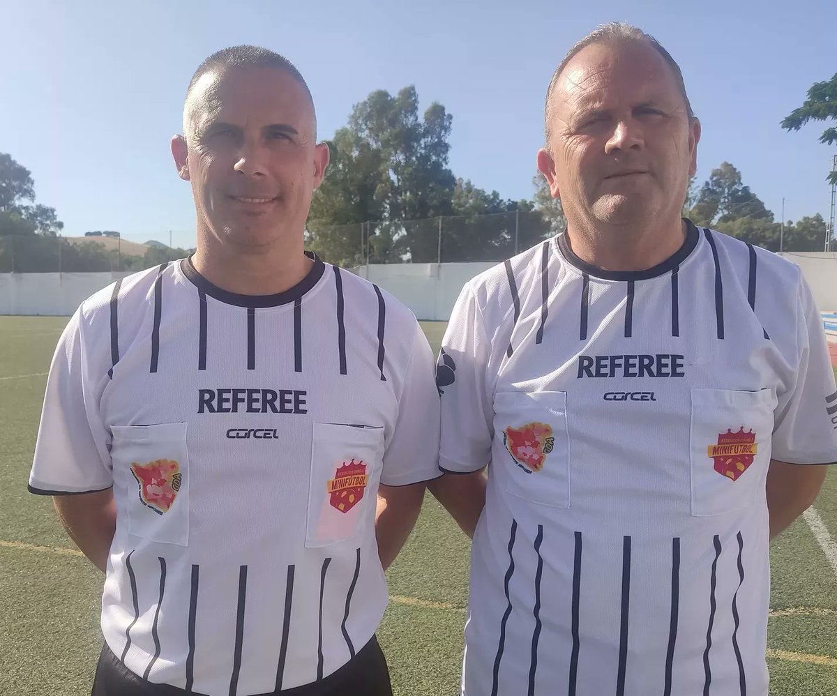 Empezamos a recuperar la actividad con el arbitraje del Campeonato de F7 celebrado éste fin de semana en Alcalá de los Gazules. 

Vicente y Jesús, los arbitros de la Liga Surhogar F7 representan a GDA en Alcalá.