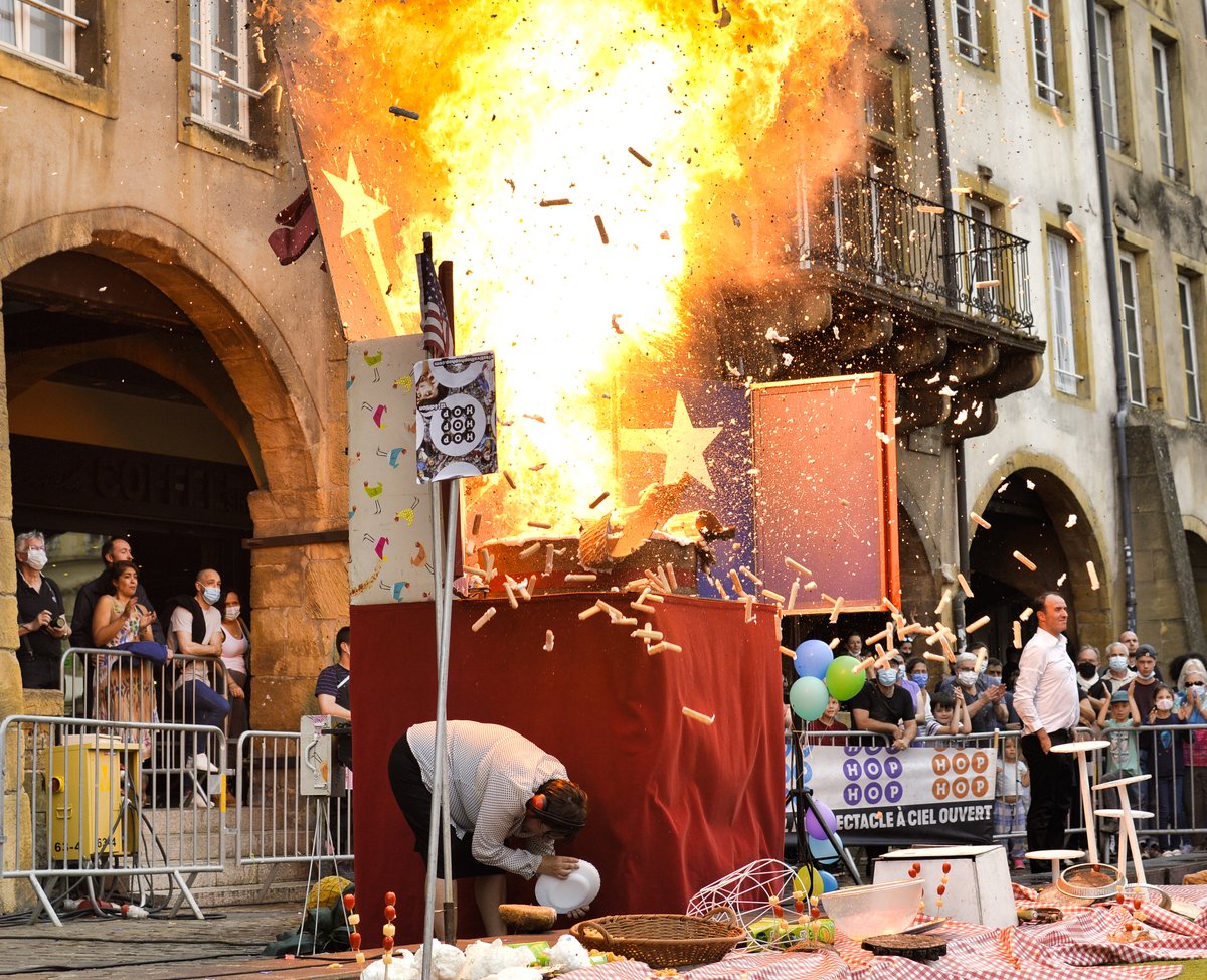 Un_Bon_Mot's tweet image. D'après "Animaniversaire" par la Cie du Deuxième dans le cadre du festival Hop Hop Hop à Metz. (@FestHopHopHop/@MairiedeMetz)
+ de photos : facebook.com/FrenchStreetPh…
#Metz #HopHopHop #FestivalHopHopHop #ArtDeRue #StreetArt #StreetPhotography #Animaniversaire #CompagnieDuDeuxième