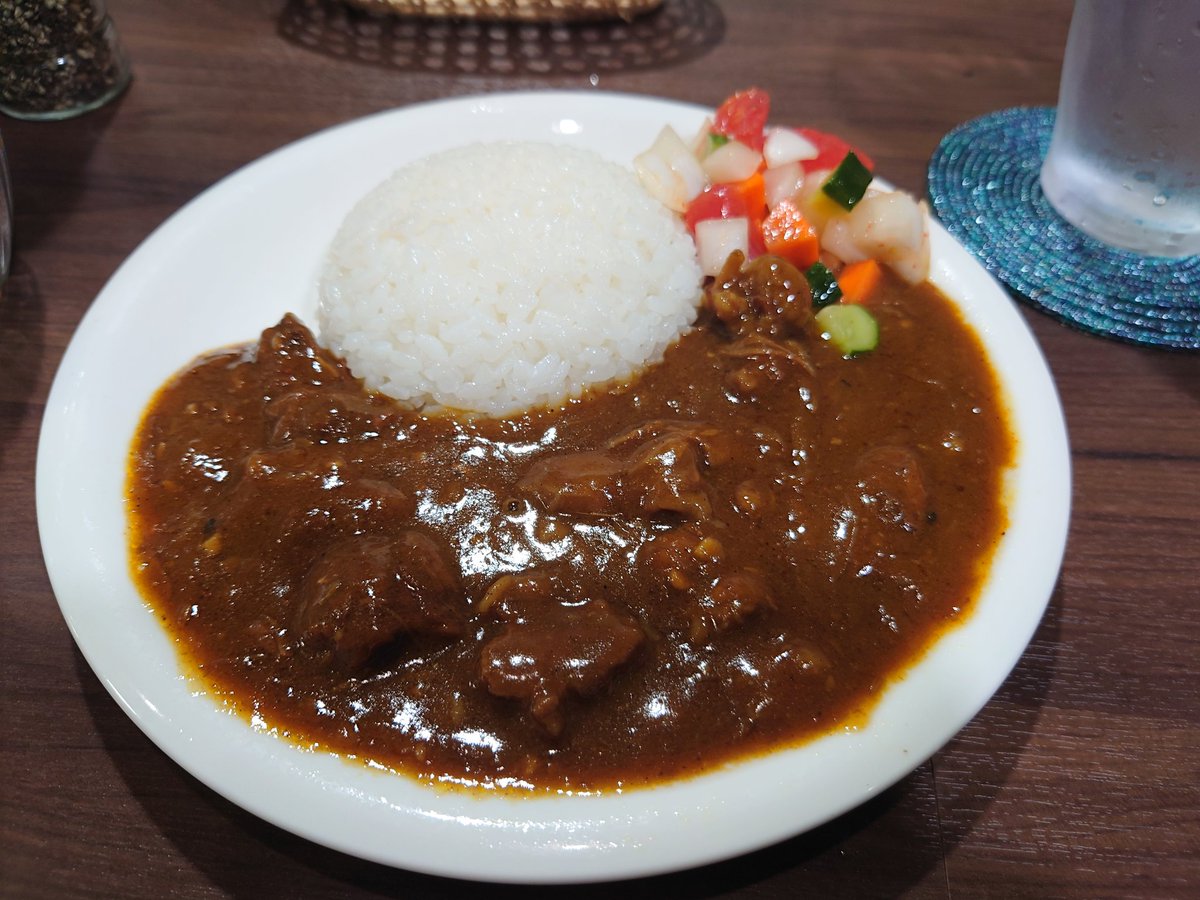 本日のラーメン②
Curry &amp; Noodle Thai Ginger
🦆つけ麺+牛スジカレー(2周年記念)
炎天下の中、外待機某先生の案内で着席(あわや入店拒否にビビりつつww)
盛付鮮やかな麺、3年目の意気込みを感じる出汁感豊かなつけ汁、トロトロの牛スジカレー🤤🤤🤤
何故給料日前なのか……もう１杯喰いたかったorz