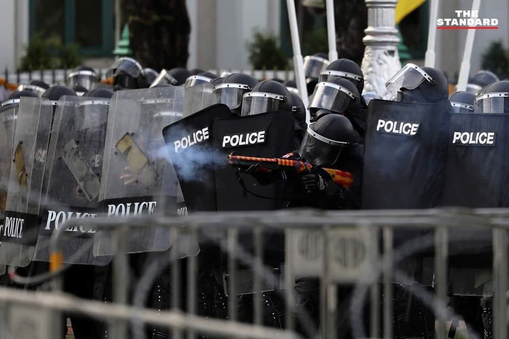 Tulipp_m's tweet photo. thailand is the land of compromise
 #ม็อบ18กรกฎา https://t.co/Mlk8av7jzb