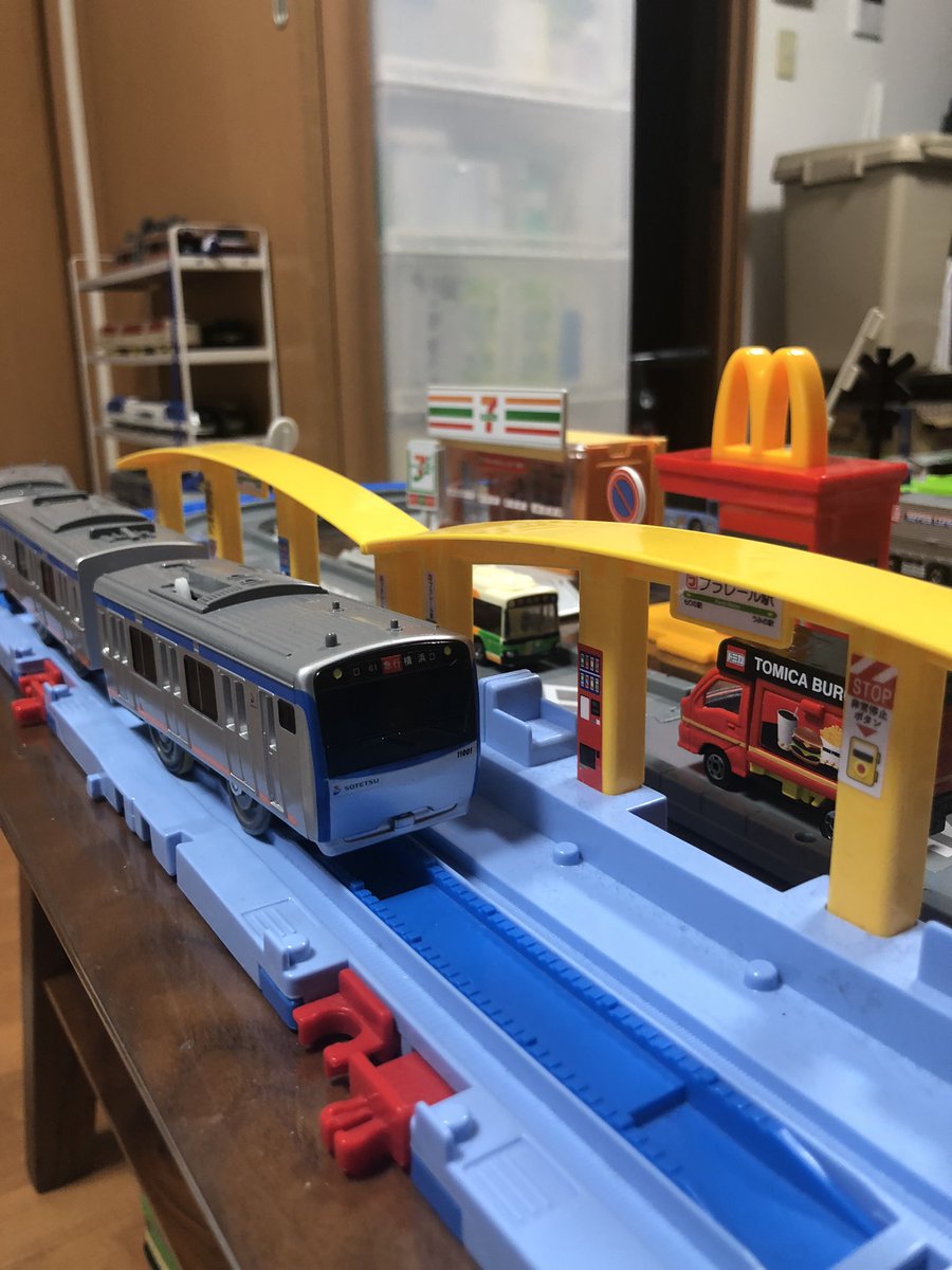marc_jouet's tweet photo. 息子のお気に入り。
相鉄線は「時よ」の電車らしい。 https://t.co/5H1YXOpM4p