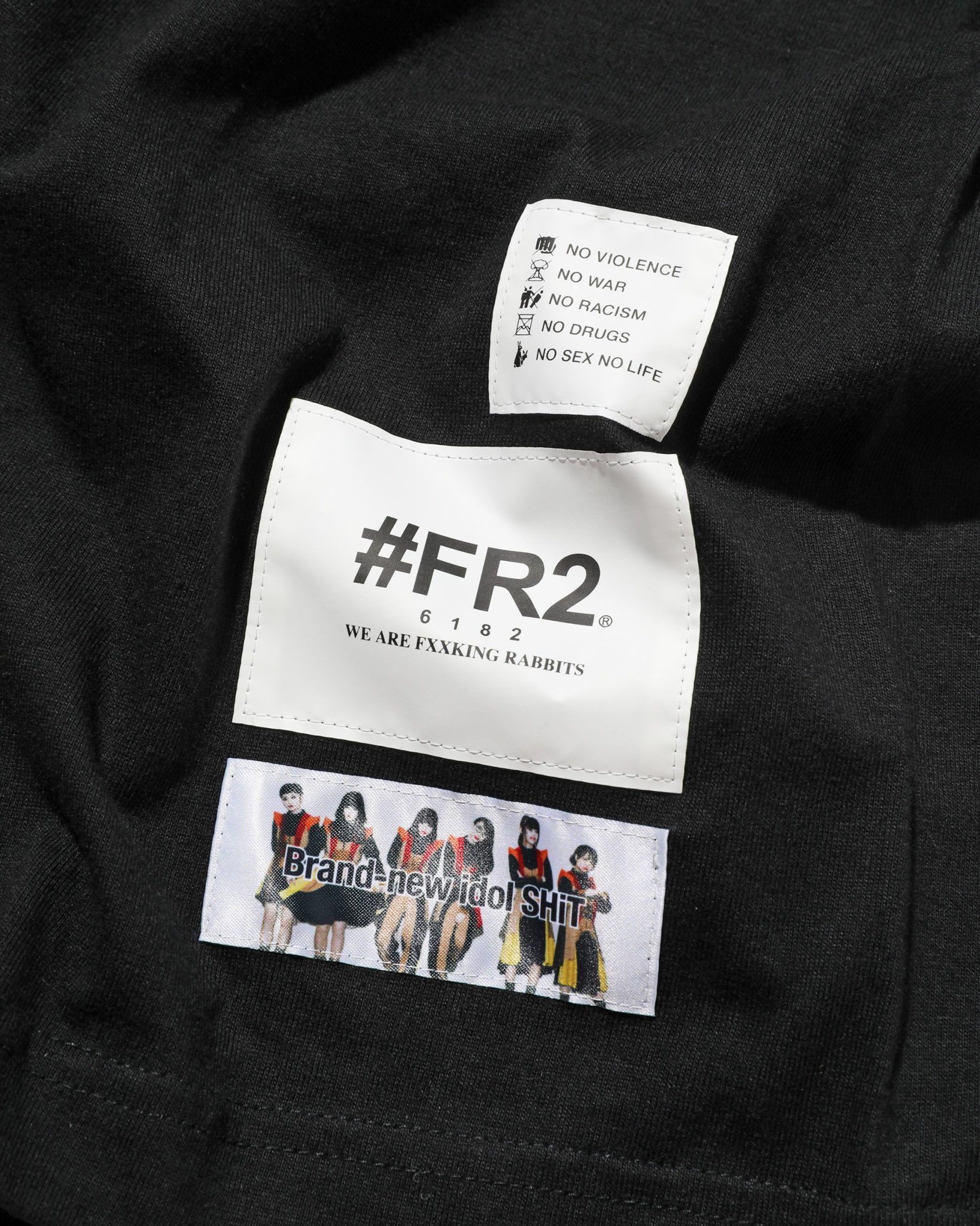FR2の移動型店舗「＃FR2DOKO？」がBiSHとのコラボTシャツを発売