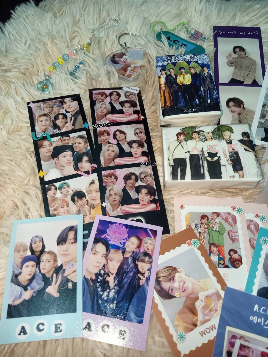 OILYKD_'s tweet photo. ตลาดน่าจะวายแล้วแหละ! 😂 แต่คือเพิ่งมีเวลาได้แกะของ เยอะมากกกกกก น่ารักมากกก ขอบคุณทุกคนมากจริงๆ ขอบคุณบ้านโปรเจ็คด้วยที่รวบรวมและเป็นธุระให้ตลอด 💖 รอบนี้ได้เป็นทั้งผู้รับและผู้ให้ ฮืออ มีความสุข เจอกันอีกงานหน้าคับ! 

#ChoiceTH_Project #pnw_giveaway @ACE_PROJECT_TH https://t.co/fpoKMGr0Kp