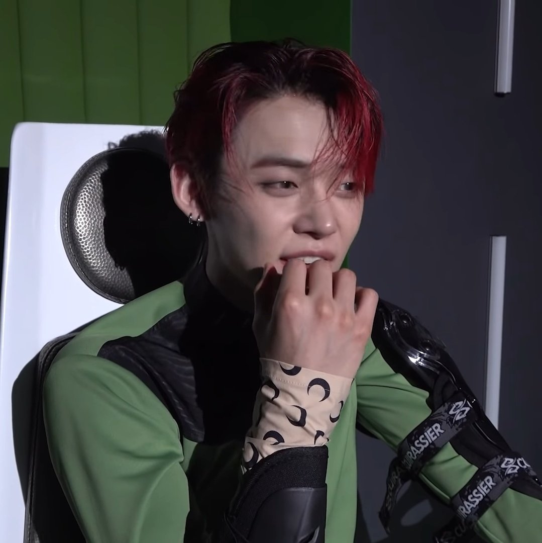 EB0YJUN's tweet photo. only e-boy that matters https://t.co/LpYjcHNCAc