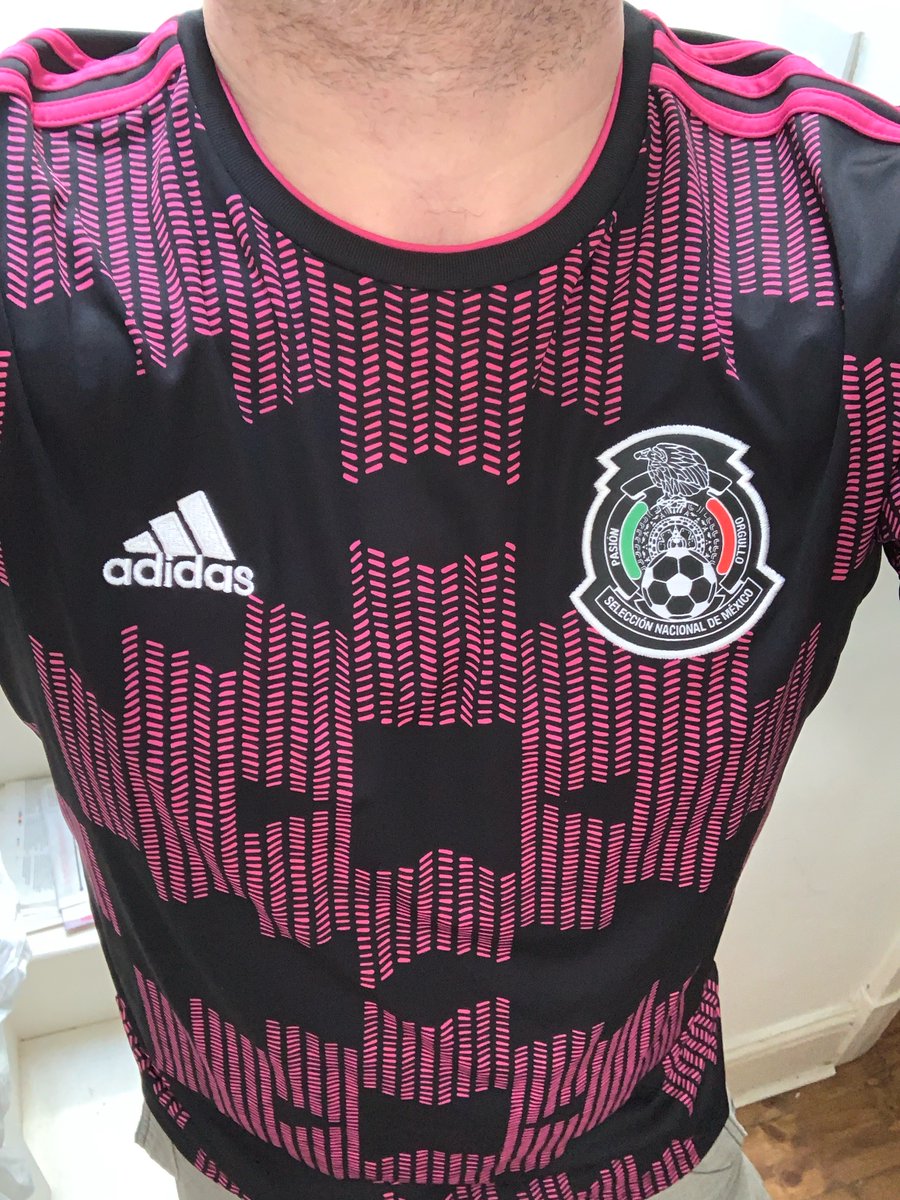 One of my favourite shirts of the year for #homeshirts today: the amazing current Mexico home jersey. @homeshirts1