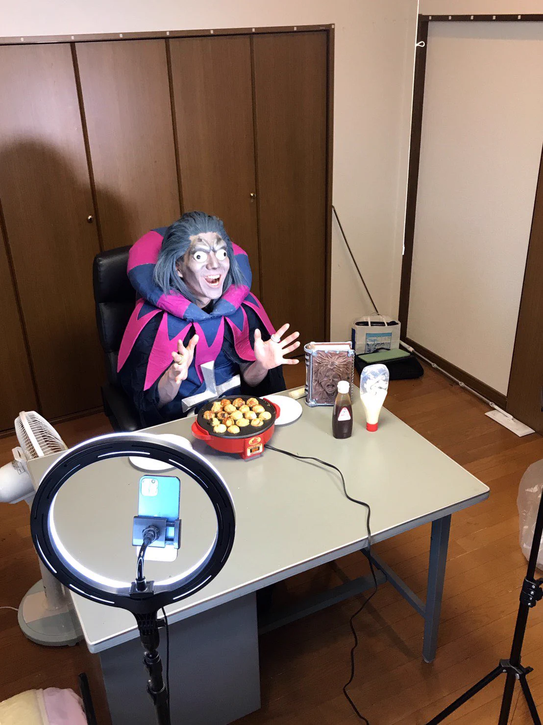 傍から見るとかなりシュール？YouTuberの旦那の様子www