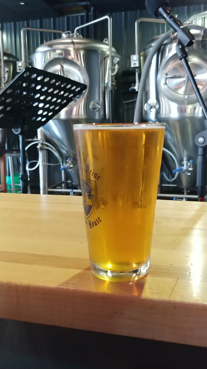RickyClaremont's tweet photo. Drinking myself south...
Starting at @EffingBrew #pearhead https://t.co/gYBUQ4fbC1