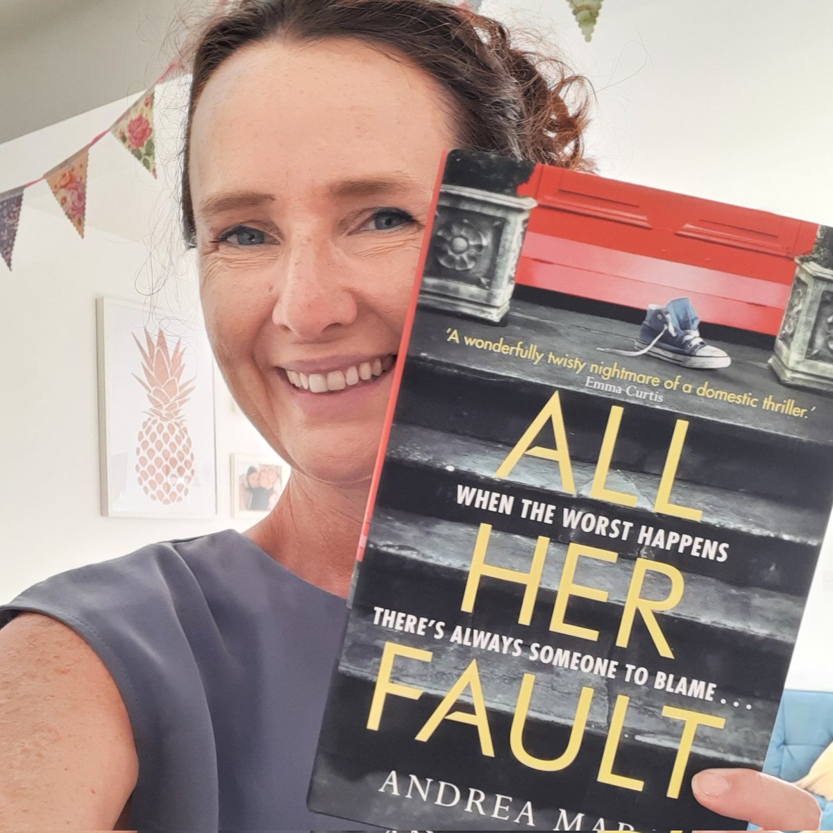 AndreaMaraBooks's tweet image. #NewProfilePic #BigSmileyHeadOnMe