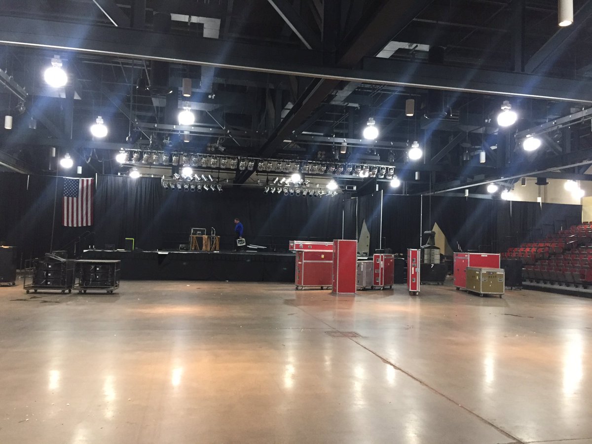 LanceBurtonMM's tweet image. Here are a few photos of the glamorous side of show biz, the load out!

Great time was had by all last night! We managed to remember the show and the audience was fantastic! Thank you @prairieknights