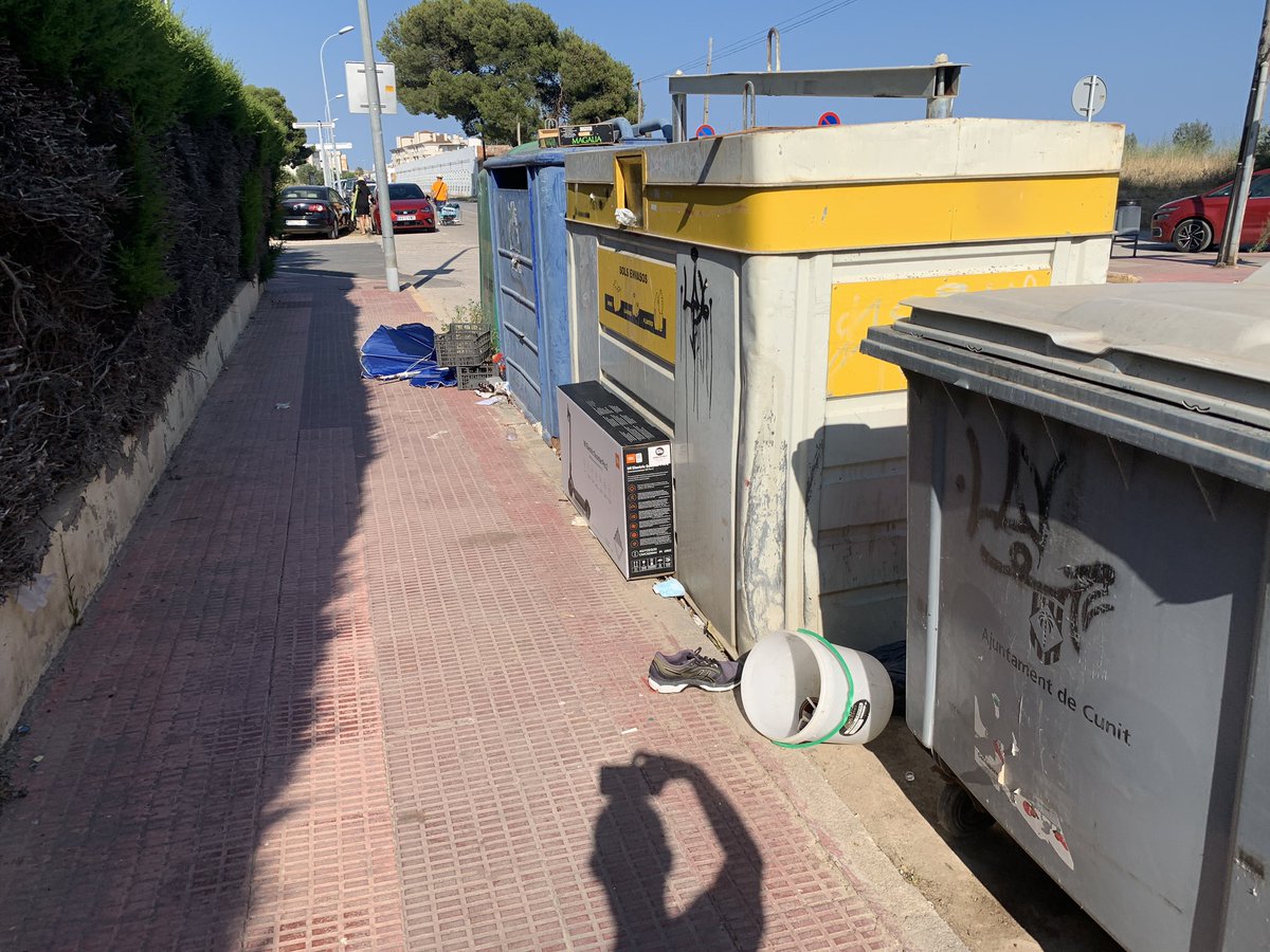 LCunit's tweet image. Av de la Font con Av Tarragona quien limpia ?! @Ajuntamentcunit