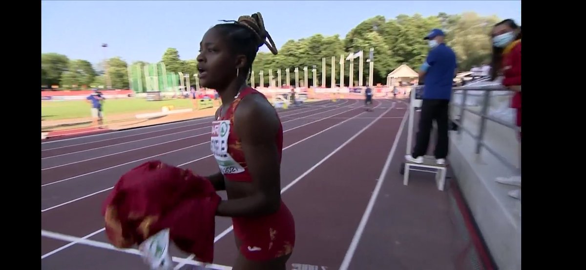 Romana40's tweet image. Si el Viciosa ve la foto de las primeras 5 clasificadas en longitud en #Tallinn2021 #ecu20 le da algo. Y si ve quien ha ganado la medalla de plata, le da un patatús. BravovTessy y bravo todas, menudo final de competición!!!