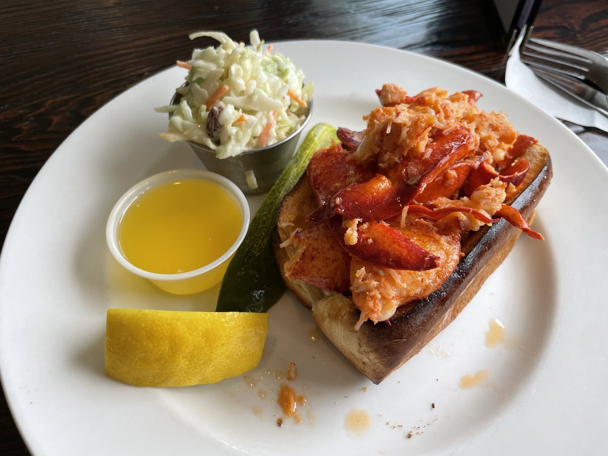 itsmedamon's tweet photo. @NewsProJoe Skipper in South Yarmouth. The “wicked awesome” is the best CT style roll I’ve had in a long time. https://t.co/jsOotcxvme