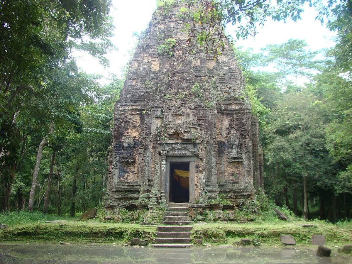 NEELESH_IC's tweet photo. French archaeologist Georges Coedes deciphered a 7th century CE plaque found in the ruins of a temple at #Sambor in #Cambodia. The plaque dated to 683 CE and predated the Gwalior (Chaturbhuj Mandir, Fort) #Zero by 192 years.

@ASIGoI must correct the info written at Gwalior Fort. https://t.co/nVFGN7OjyE