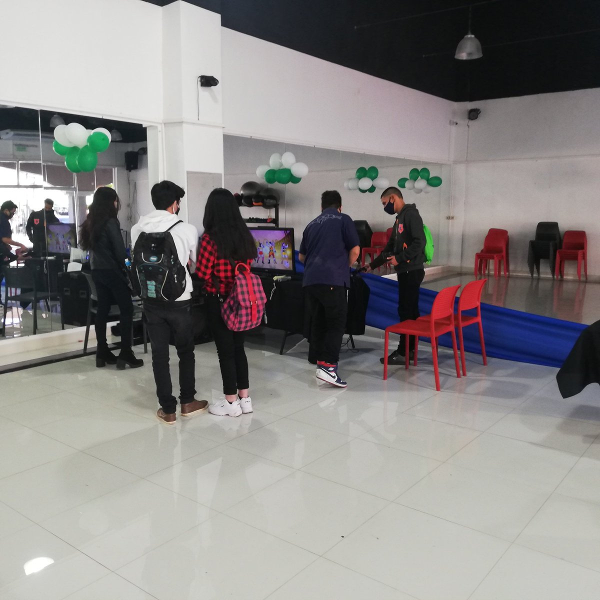 comiccon_py's tweet image. VENI A LA FLASH FERIA HOY Y DISFRUTA DE LA ZONA GAMER ‼️

HASTA LAS 20HS.

#FANANPY #FLASHFERIA