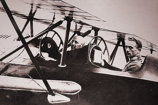 assoaeroarma's tweet photo. Il #velivolo della settimana: il leggendario #biplano polivalente #Ansaldo S.V.A., protagonista di celebri imprese come il #Volo su #Vienna di Gabriele D'Annunzio e il Raid #Roma - #Tokyo di Arturo Ferrarin!
#SVA #SVA9 #SVA10
Info: sito #AviatoridItalia⤵️
https://t.co/5mDjyWgKxn https://t.co/POX6pDclNR