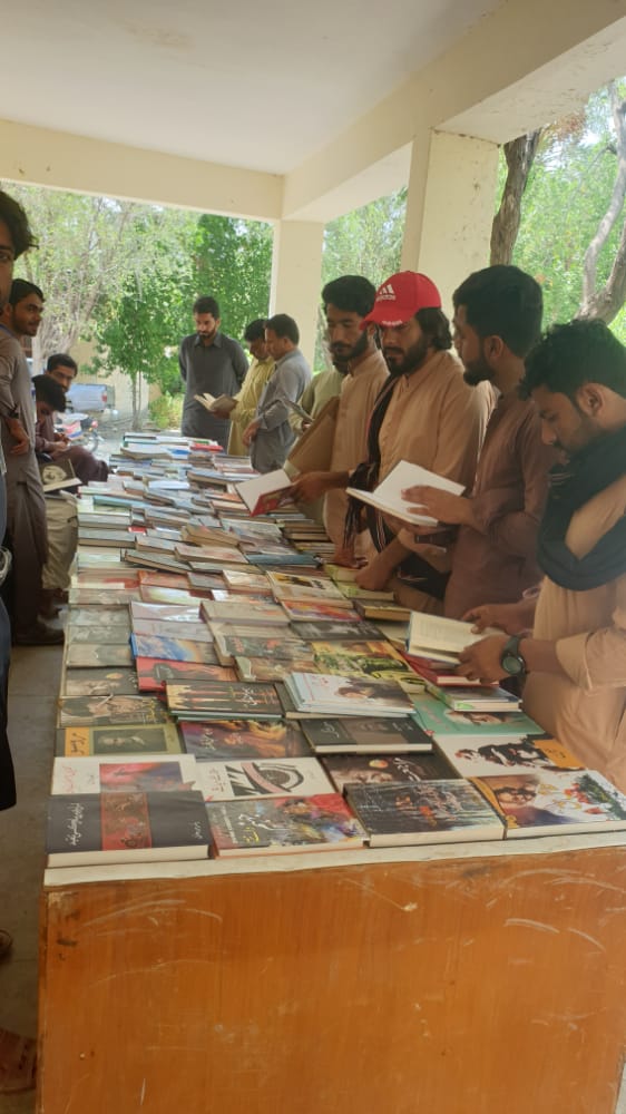 MashkaiLibrary's tweet photo. Mashkai public library team has three days book festival and speech competition in Mashkai. The main objective of the festival is to promote reading culture among students and encourage them for education. Turn out of readers and participation of people is highly encouraging. https://t.co/m0Z1r99Puw