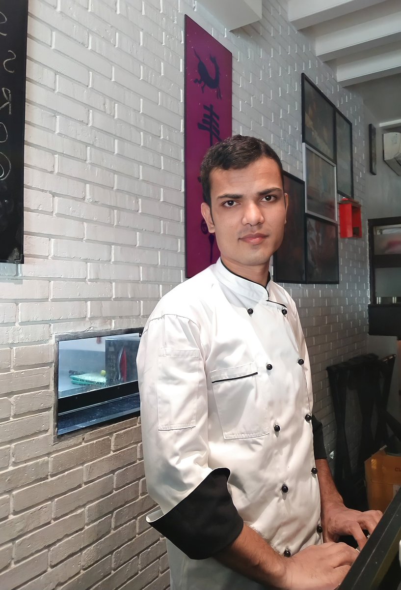 Shahrukhahmed84's tweet photo. Chef Life 🌟
@Shahrukhahmed84
#chefshahrukhahmed #srkahmed 
Chef smile
#Chef #ChefLife #ChefStyle #ChefStyles #ChefSmart #ChefInstagram #ChefInsta #ChefInstagrams #ChefLove #ChefLovers #SundayChef #Sunday #SundayVibes #SundayPost #SundaySmile #SundayLove https://t.co/Le1Rq7o6oR