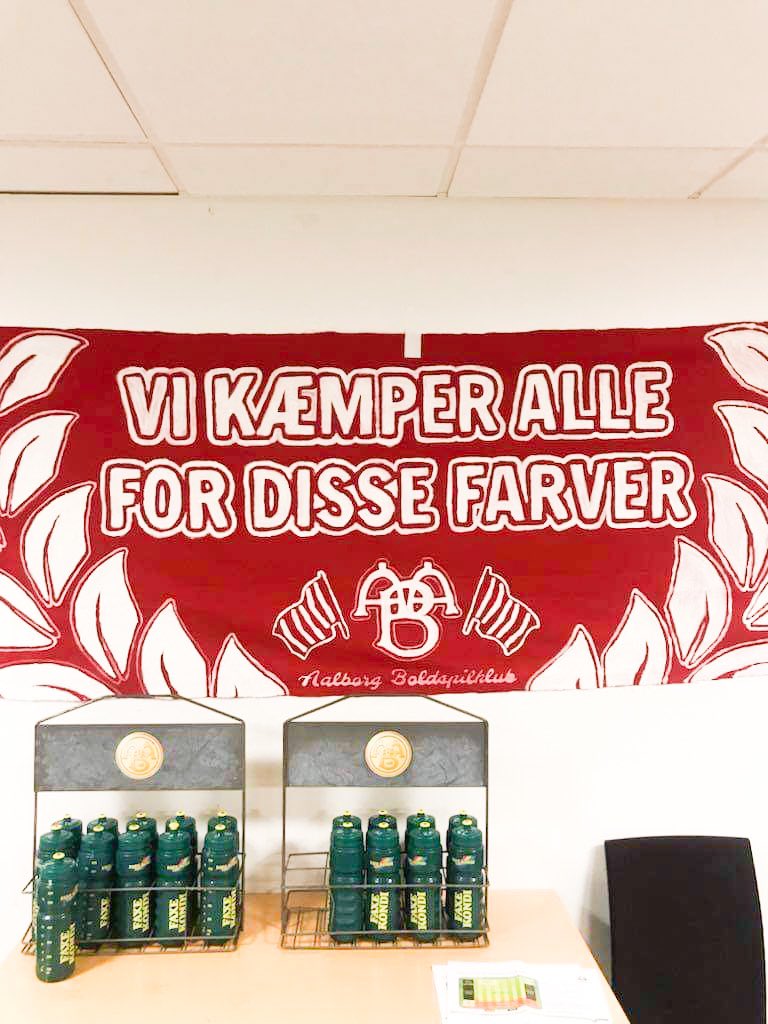 AaB (@aabsportdk) on Twitter photo VI KÆMPER ALLE FOR DISSE FARVER 🔴⚪️🔴
Inden dagens opgør har fans fra <a href="/AaBSupportClub/">AaB Support Club</a> og Vesttribunen malet dette banner. Banneret vil i dag og gennem hele sæsonen hænge i vores omklædningsrum, når vi spiller på udebane 💪
#AaB #SuperAaB #HeleNordjyllandsHold #sldk VI KÆMPER ALLE FOR DISSE FARVER 🔴⚪️🔴
Inden dagens opgør har fans fra <a href="/AaBSupportClub/">AaB Support Club</a> og Vesttribunen malet dette banner. Banneret vil i dag og gennem hele sæsonen hænge i vores omklædningsrum, når vi spiller på udebane 💪
#AaB #SuperAaB #HeleNordjyllandsHold #sldk