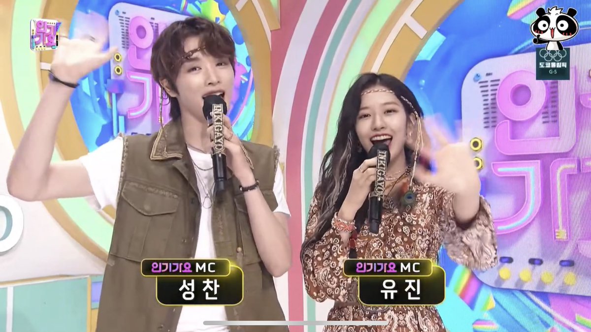 Pretty MC Yujin next to Sungchan

MC YUJIN TIME
#지니가요 #OurSundayFairyYujin