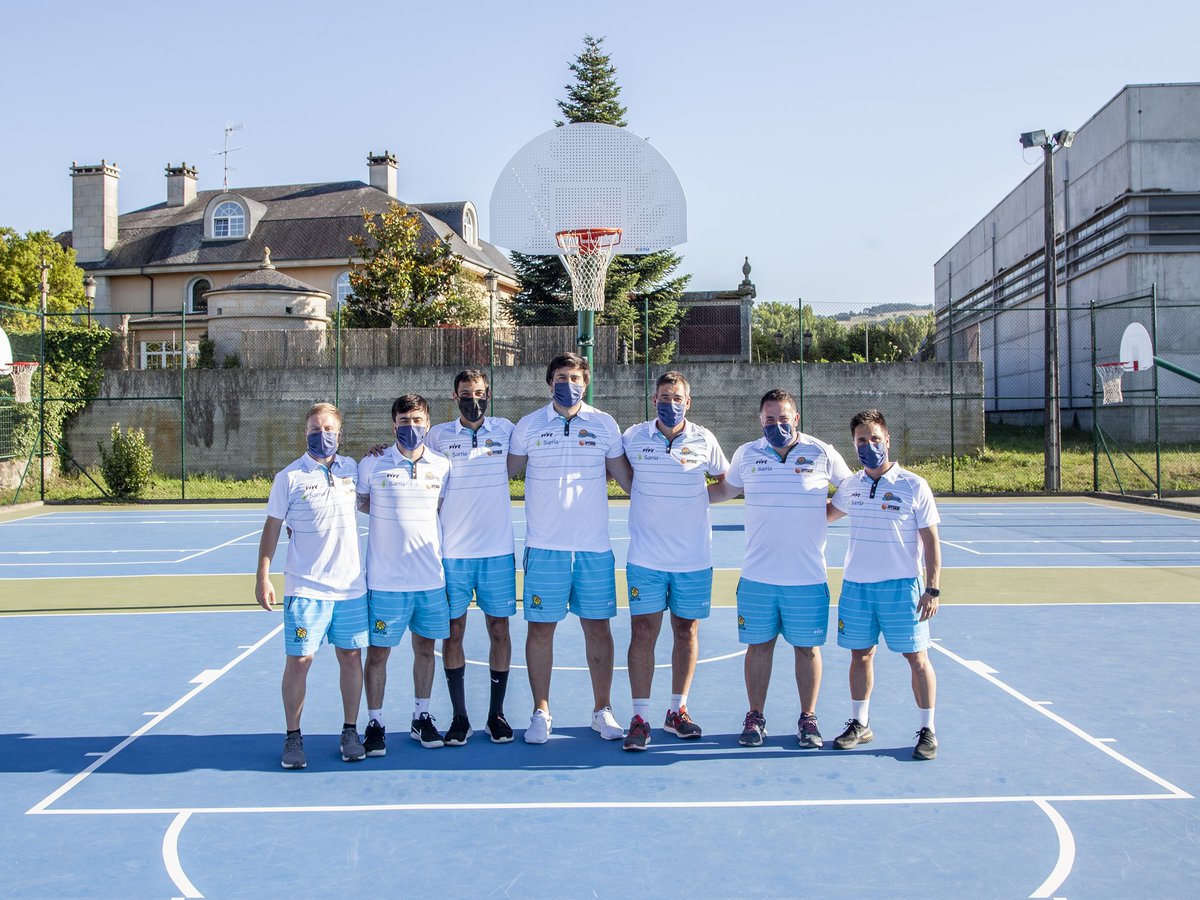 basketcamino's tweet photo. 👏🏽👏🏽👏🏽👏🏽👏🏽👏🏽👏🏽👏🏽👏🏽👏🏽
Solo podemos aplaudir a nuestros entrenadores, por como cuidan, entrenan, y se vacían para que los niñ@s estén bien.
Gracias @RLorcaSoto @xoelfolgueiras @roi11vega @CoachMikel_ @Adrisavoy1 @hgarcfer @diego13g @MiguelAngelHoyo @ameliegalicia 
#ConSentidiño https://t.co/Sr41DnfiRe
