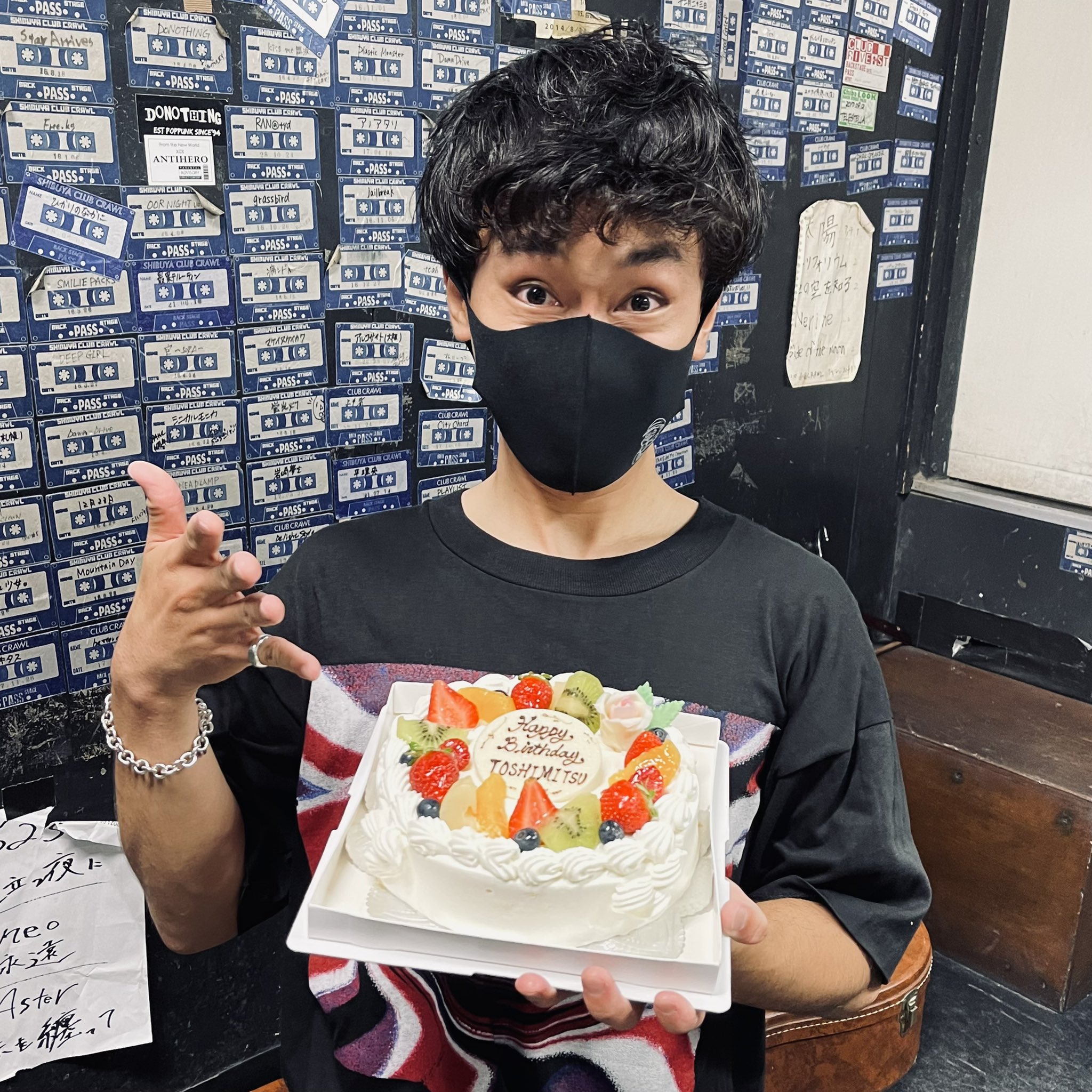 としみつ 東海オンエア 渋谷ありがとうございました パワーもらった 最高だったぜ 夜にサプライズで祝ってもらた らべさんがもってきてくれた 来週は名古屋待ってろ T Co Ozxnuby7ai Twitter