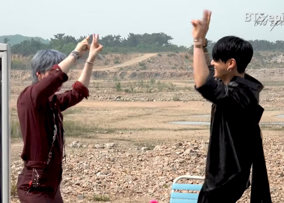 Dllgk's tweet photo. ก้ากุกเค้าให้ไปทำงานแต่ไปจีบกัน หักเงินด้วยนะต๊ะ หมั่นไส้ https://t.co/GGRmfbLXep
