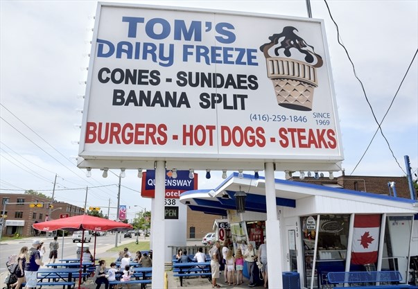 CaftanWoman's tweet photo. #IceCreamDay #NationalIceCreamDay #Toronto #Etobicoke #TheQueensway
The local haunt since 1969. https://t.co/yub1HrjW7y