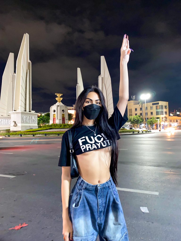 โลกของคนมีหนวด tweet media