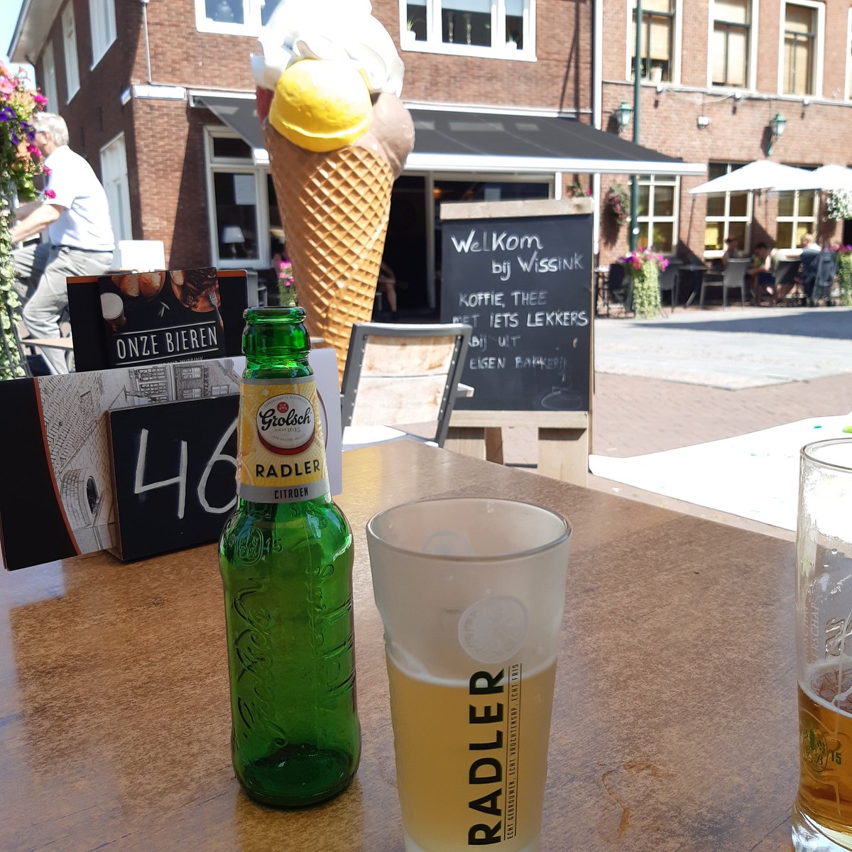 MichielWiltvank's tweet photo. Heerlijk! Een #radler van @Grolsch uit Grol (#Groenlo) 🍺 https://t.co/O03bIkKwIL