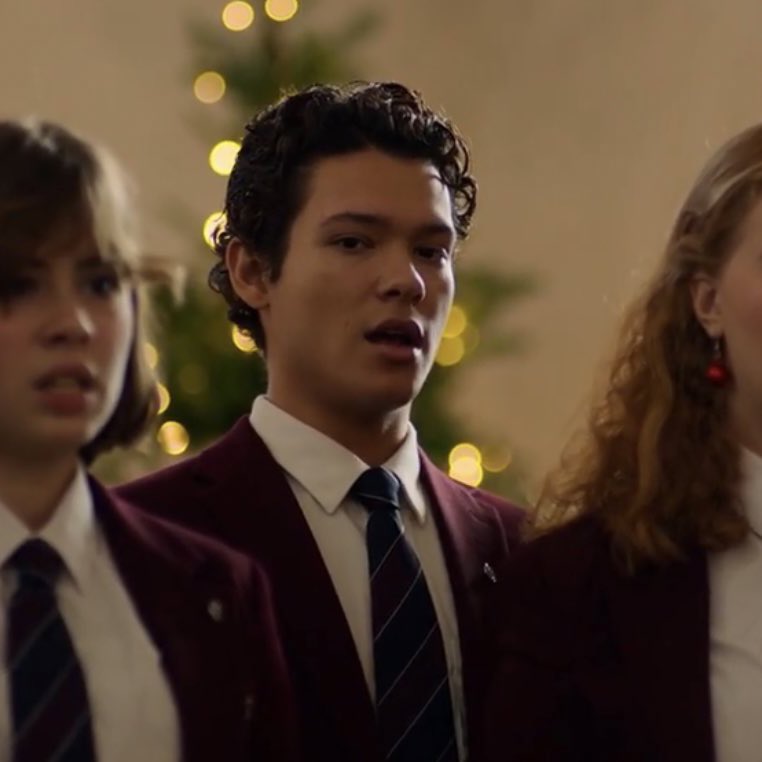 -now we are strangers again but this time with memories

#YoungRoyals