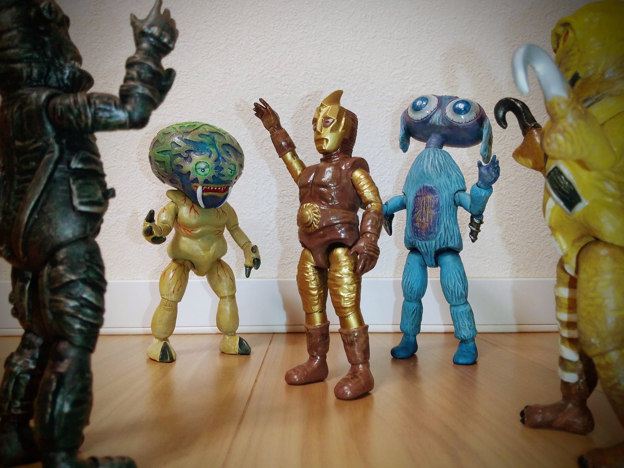 だっぴゃ星人 Reboot しゃちょうさんが怪獣きちがいなのはしっていますが おもちゃメーカーなんだからスペクトルマンを出さないのはどうかしてます というお便りをいただきました だっぴゃトーイの 動く公害怪獣シリーズ にスペクトルマンが