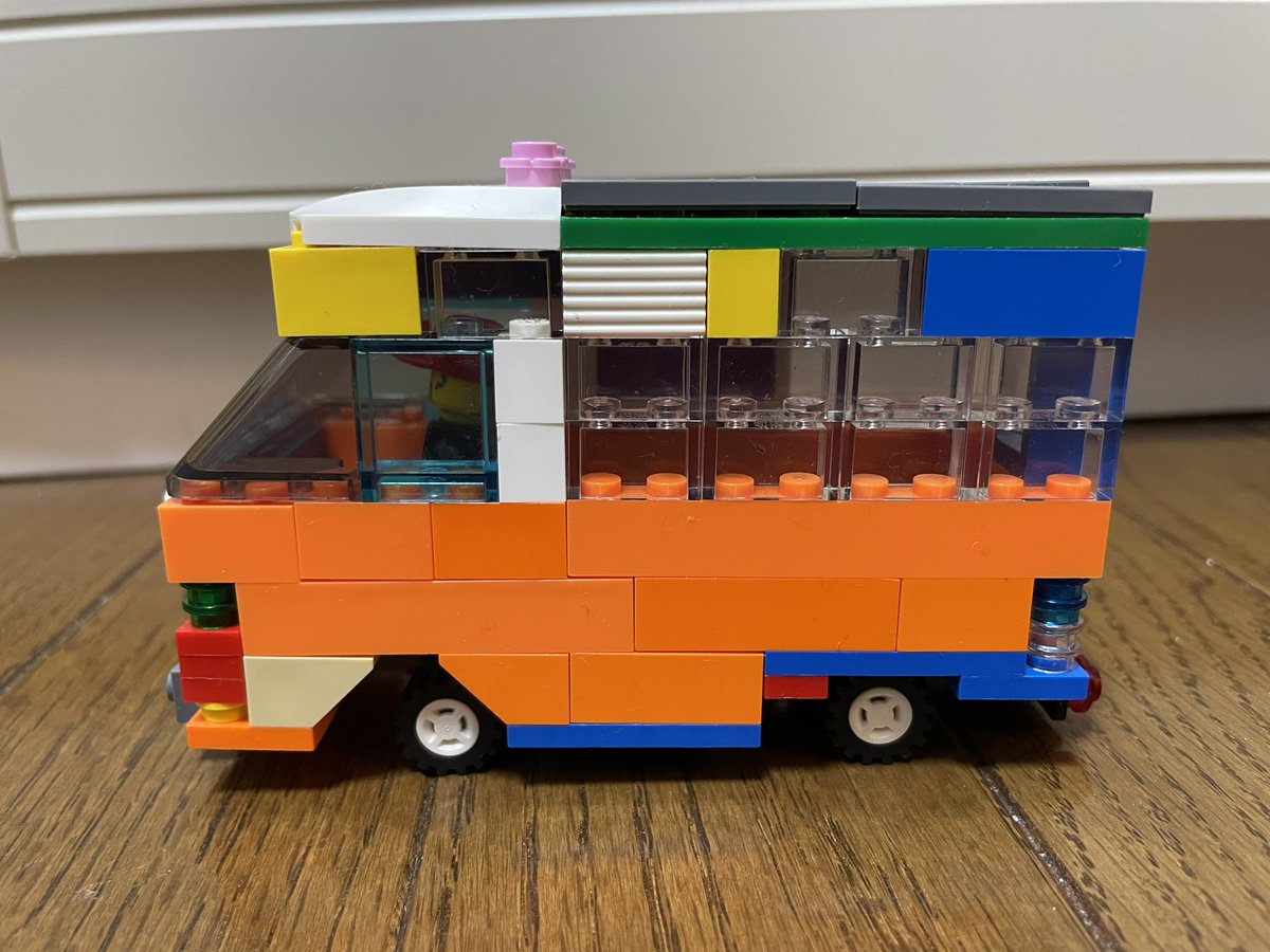 legobuilder_jr's tweet image. レゴレシピ(色んなクルマ編)のキャンピングカー。土台のあたりをありもののパーツで組むのは割とむずかったみたいです。
#LEGO #レゴ