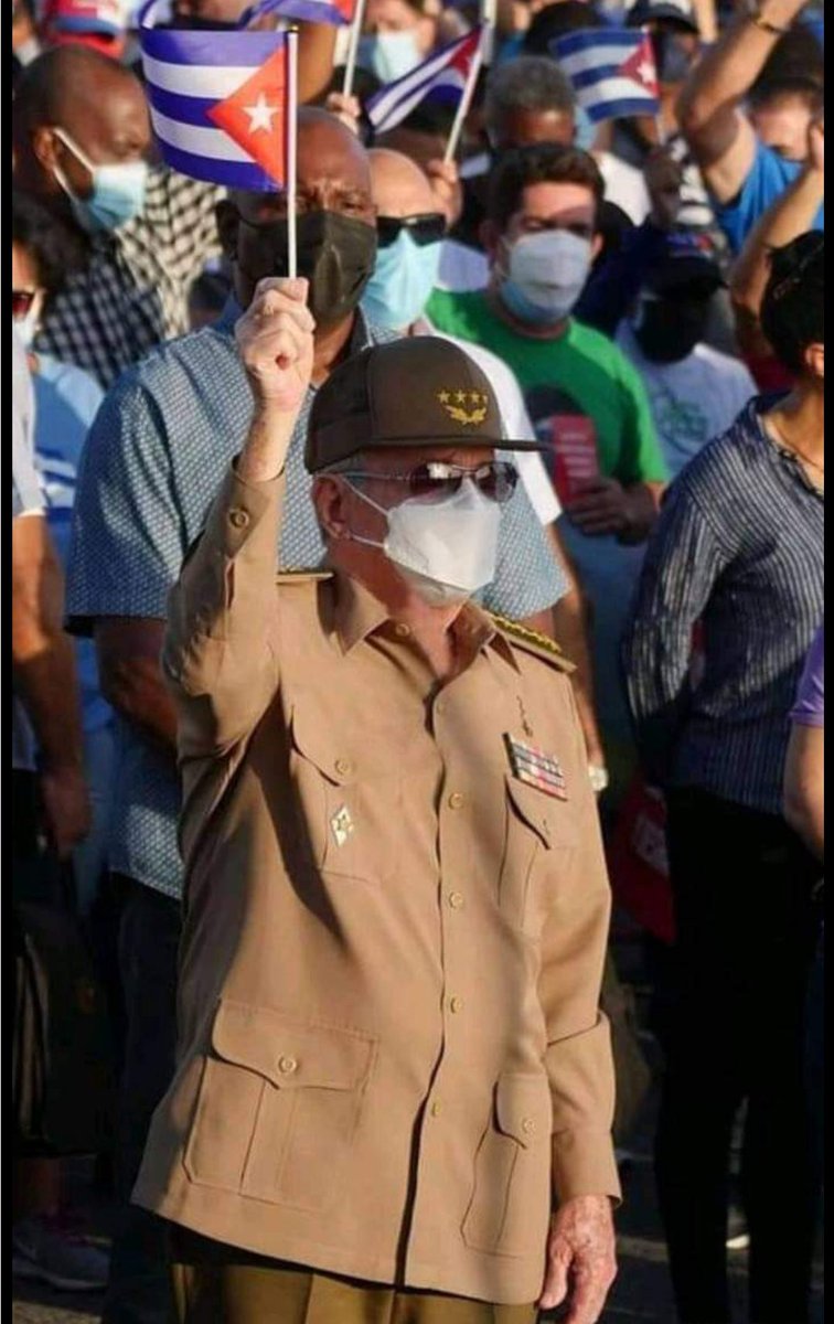 #JuntoPodemos. Ahí junto a su pueblo estaba y estará 💯pre Nuestro Querido General de Ejército #Raúl como nos prometió《Mientras viva estaré listo con el pie en el estribo para defender a la patria》#Cuba #SomosCuba #CubaSocialista #CubaViva #PonleCorazón a nuestra Patria 🇨🇺