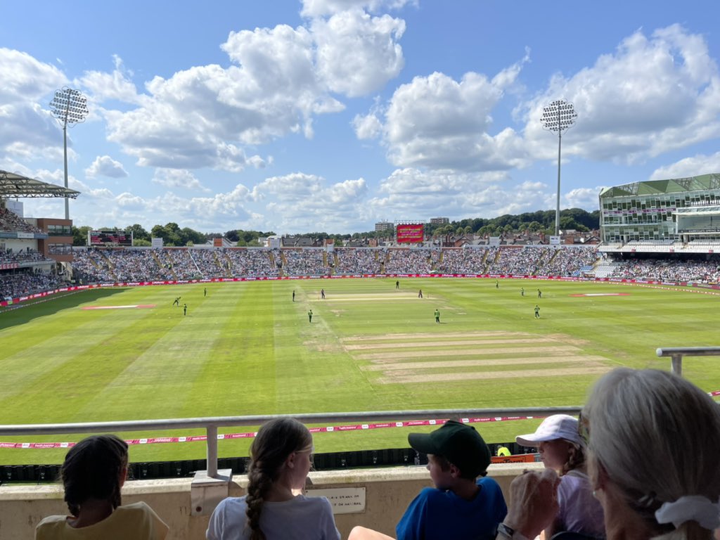#ENGvPAK 
Liam Livingston 
East Stand
Box 209

Come on England 🏴󠁧󠁢󠁥󠁮󠁧󠁿