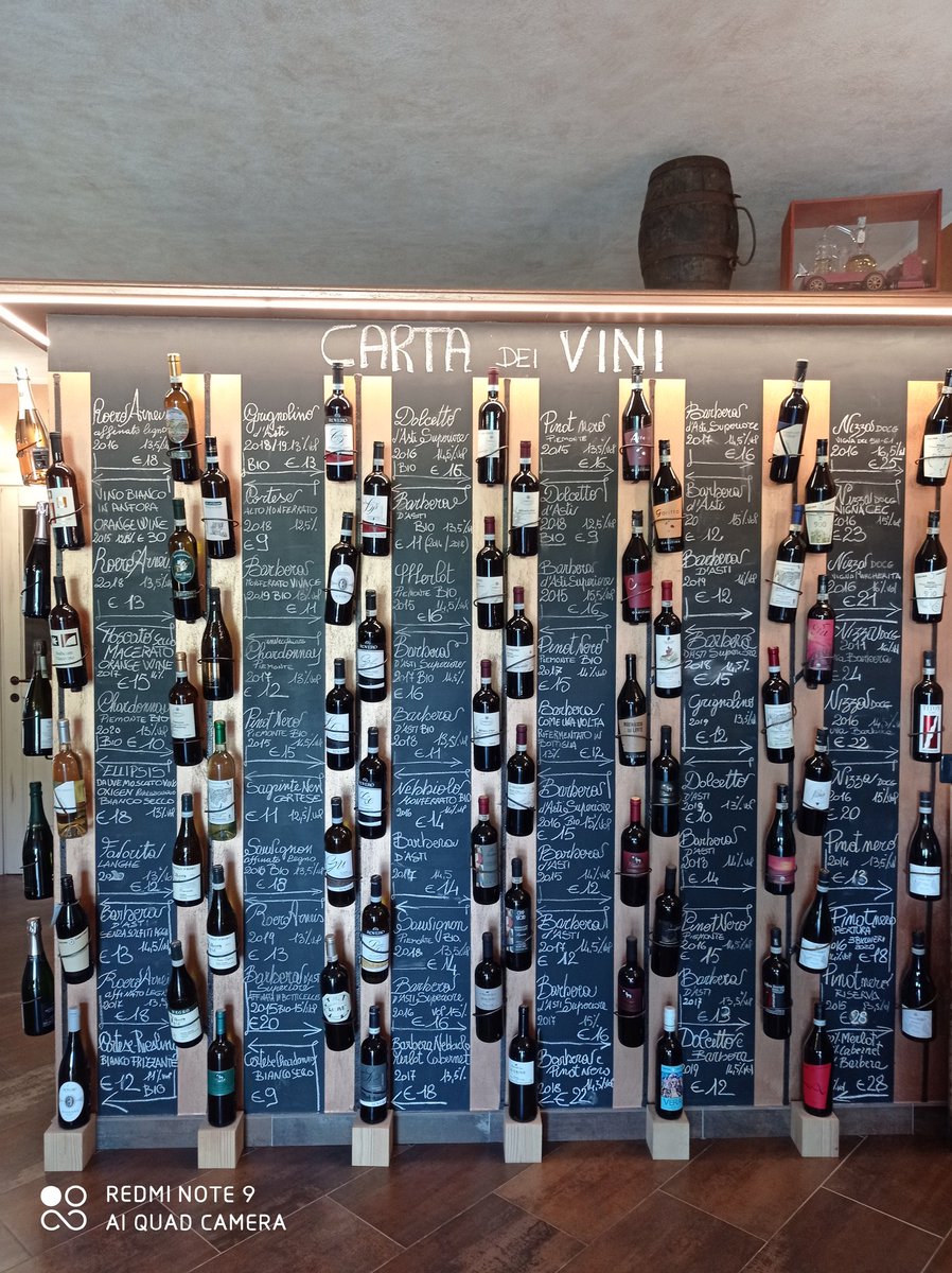 PiemonteDreams's tweet image. Hoe cool is this wine display! I saw this today on a lunch outing to agriturismo 'Tre Colline' in Bubbio, Alta Langa. Lovely lunch too 😋🥂. #SundayLunch #Bubbio #AltaLanga