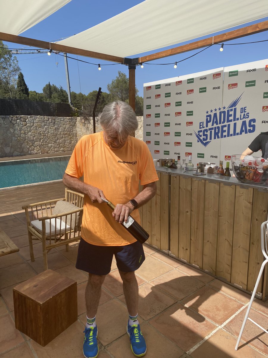 IbaiLlanos's tweet photo. Este viejo cachondo hoy quiere hacer historia 

Y va a ganar el torneo por vosotros. 

Cada retuit es uno de energía para este pobre señor de 65 años. 

Empezamos 
https://t.co/zf5TyEyTWk https://t.co/DrLUwy5uGV