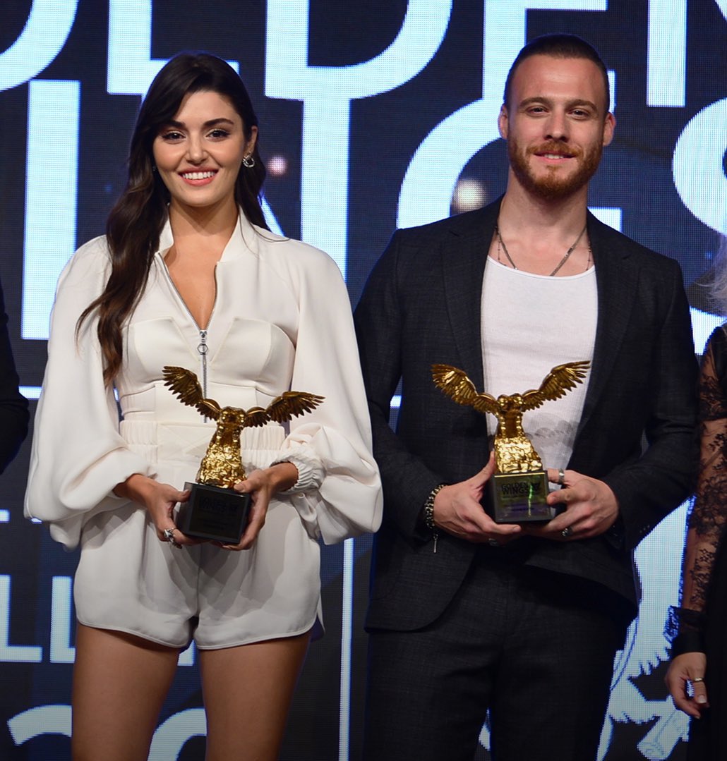 mfyapiimtv's tweet photo. 🚨Bugün oy kullanmak için son gün. Onları kırmızı halıda görmek Istiyorsanız bugün şansınız var. Fandom, git çiftimiz HanKer'a oy ver🏆! #SenÇalKapımı #HandeErçel #KeremBürsin 

link to vote: https://t.co/L5opgmlhZu https://t.co/wMSv4UFyPx