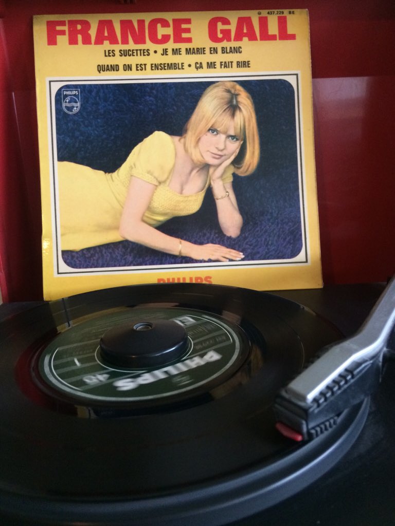 willemkolvoort's tweet photo. 🍭🍭🍭🍭🍭🍭🍭
Op de draaitafel... #francegall #lessucettes #sergegainsbourg https://t.co/OHDIRMBbHg