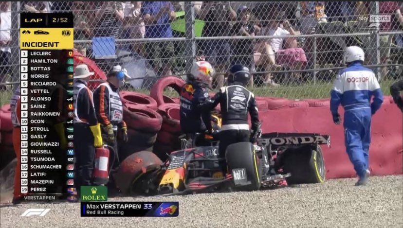 0nlineGirl_'s tweet photo. THAT WAS @LewisHamilton FAULT 100% #BritishGrandPrix #MaxOut2 #MaxVerstappen #Checo #Verstappen #SkyF1 #Silverstone #Hamilton #F1 https://t.co/TdTXpflIWT