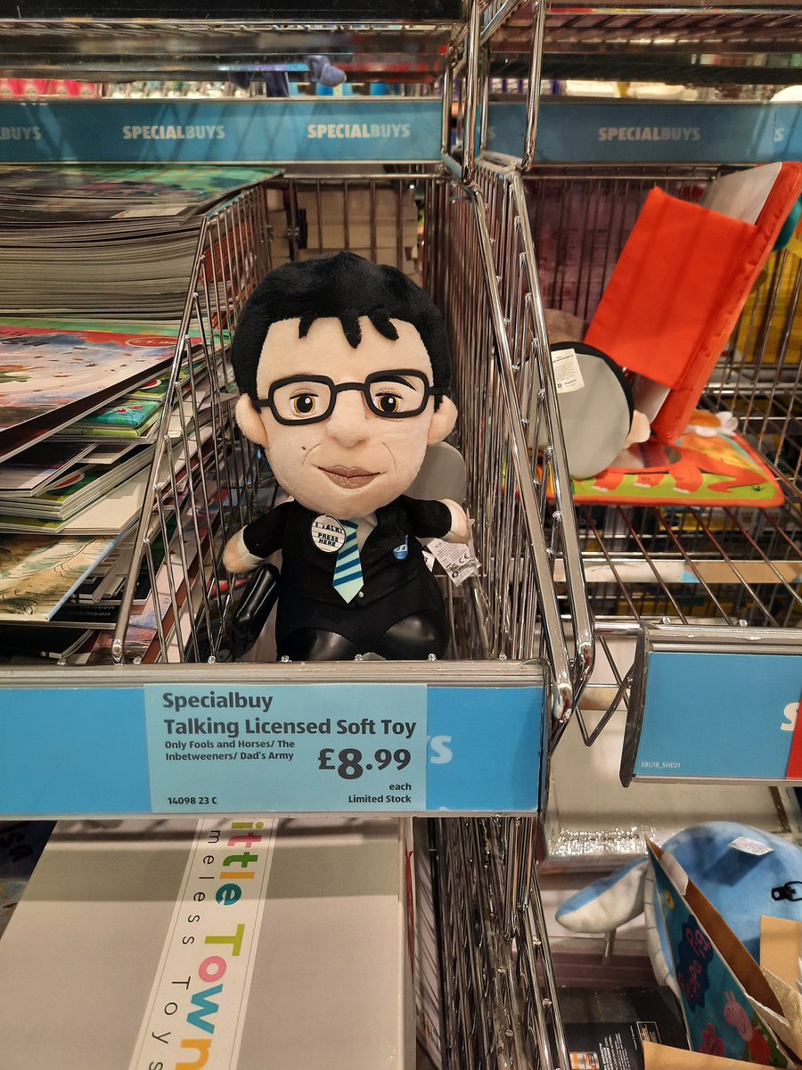rossenberg76's tweet photo. @bushontheradio hiding out in the bargain aisle at @AldiUK now Bush?! https://t.co/ertBFXEPgx
