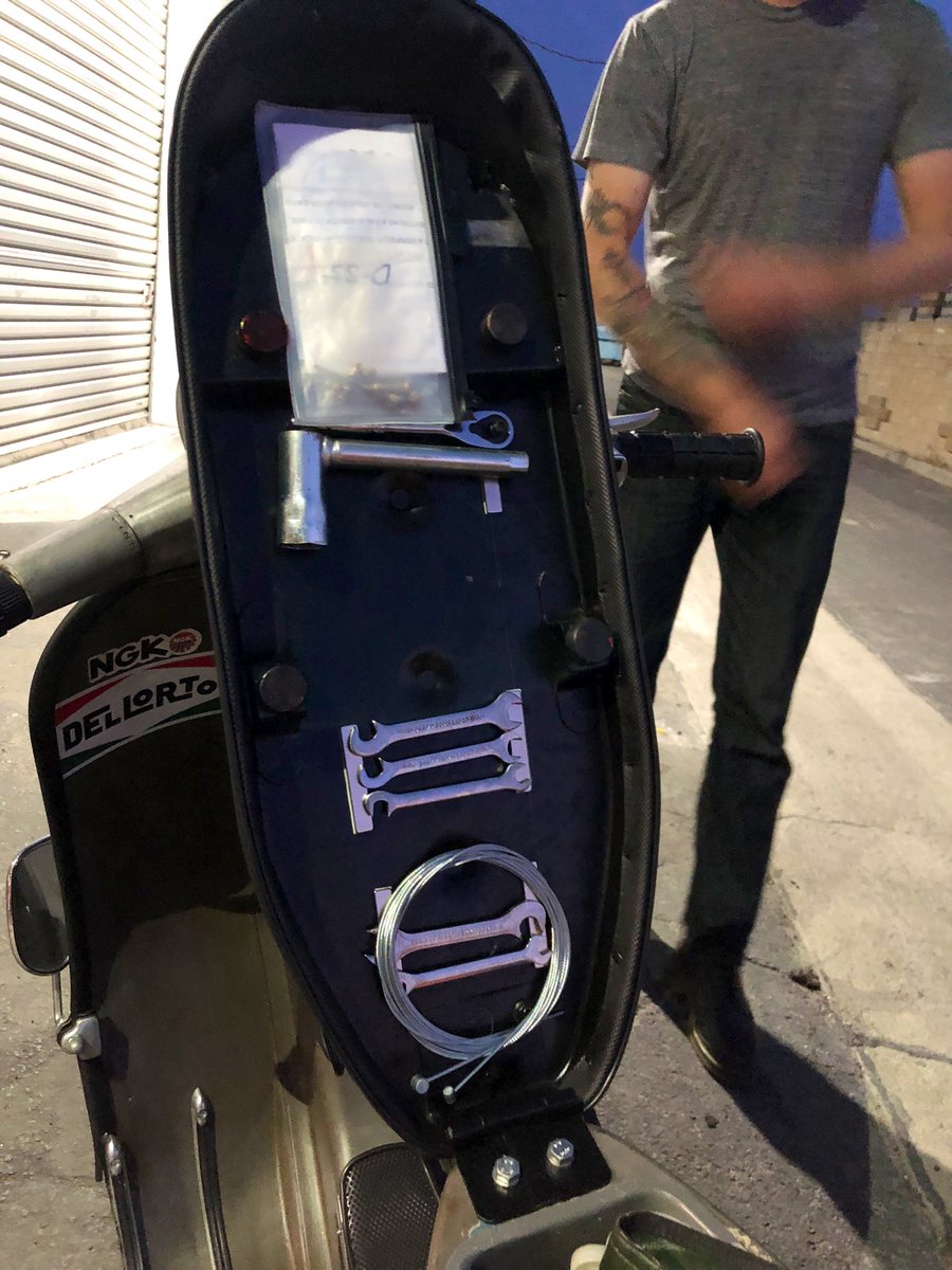 Cartelink's tweet image. Scooter essentials 🛠 
#Vespa #BlueBadge #SmallFrame