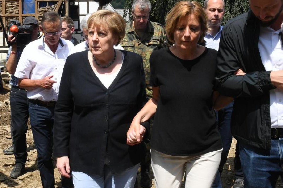 GeorgineKellerm's tweet photo. Ein Foto, das einmal mehr zeigt, warum Frauen unser Land regieren sollten 🥰  🏳️‍⚧️🇩🇪🏳️‍🌈 https://t.co/aY1aHtET9u