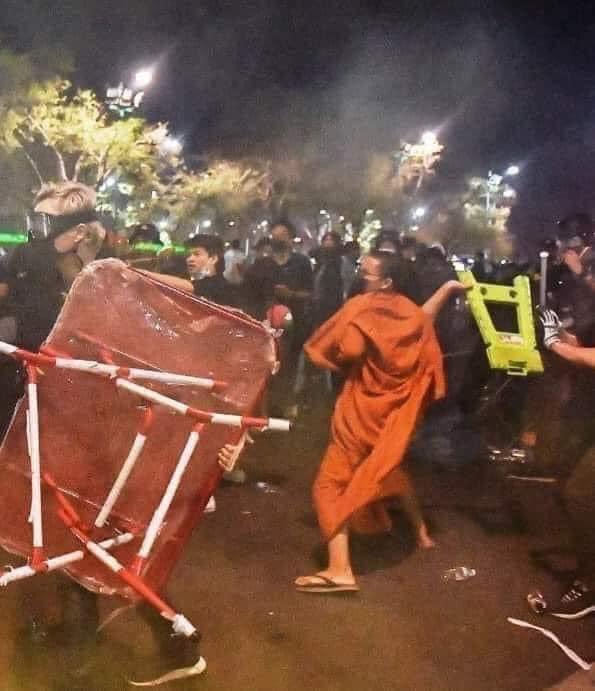 ค่อยน่าถวายปัจจัยหน่อยยยย  #ม็อบ18กรกฎา