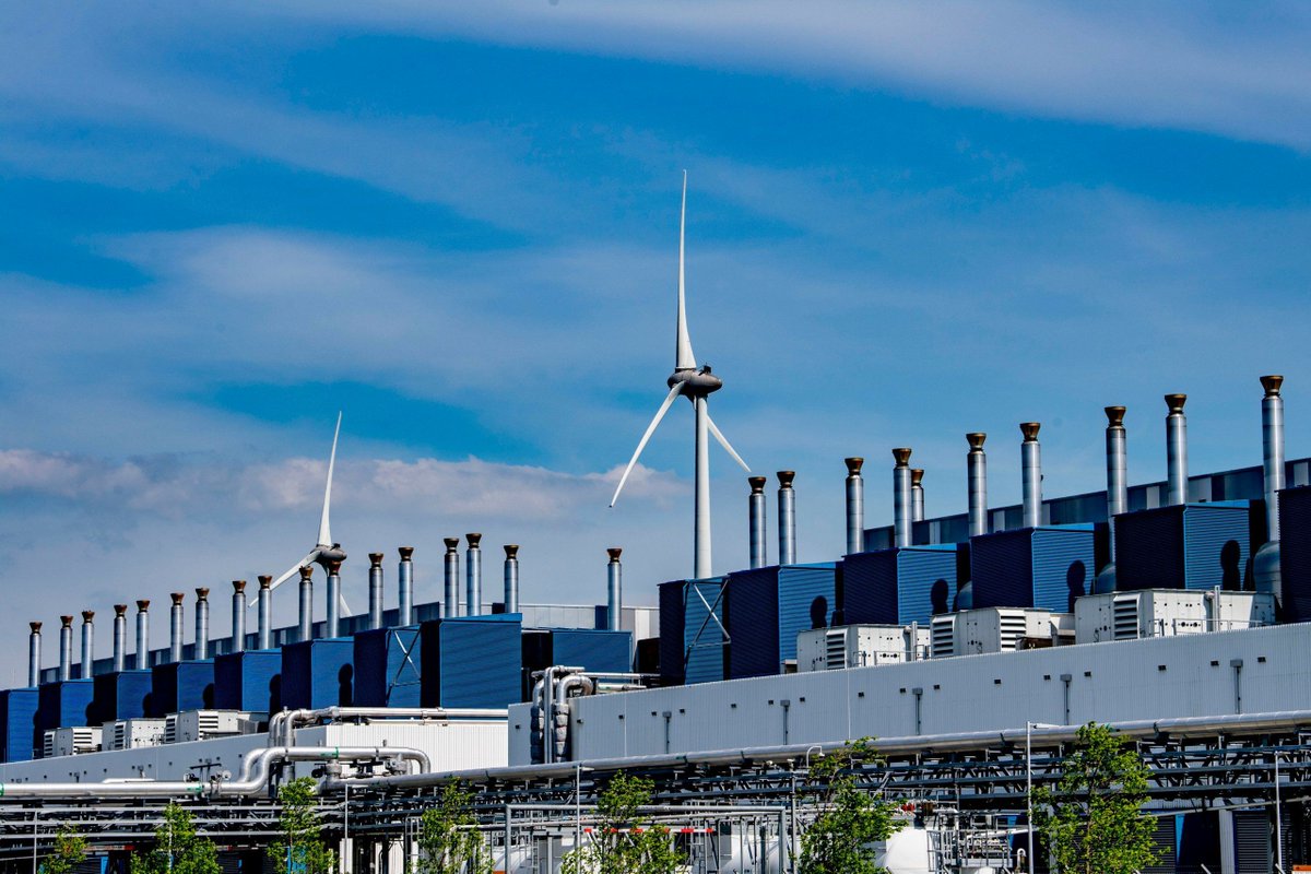 ECFRRoma's tweet image. 🌐💪Per rispondere alla #competizione #tecnologica tra le grandi potenze, @RikeFranke e @jitorreblanca propongono anche un #TechCompact che aiuti l&apos; #UE a sviluppare #standard tecnologici equi, aperti e basati su #valori condivisi.
👉Il nostro policy brief
buff.ly/3hFGbgr